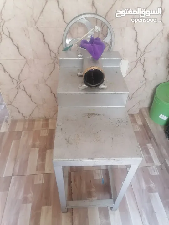 عدة مطعم فلافل كامل للبيع .