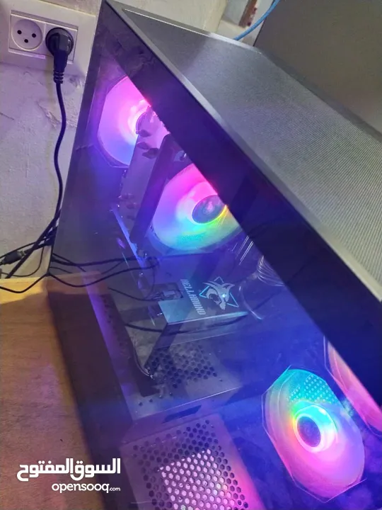 الجهاز موجه ل محبين الamd فقط كرت ومعالج من amd طبعا وحش بلاداء ومعظم القطع جديدة