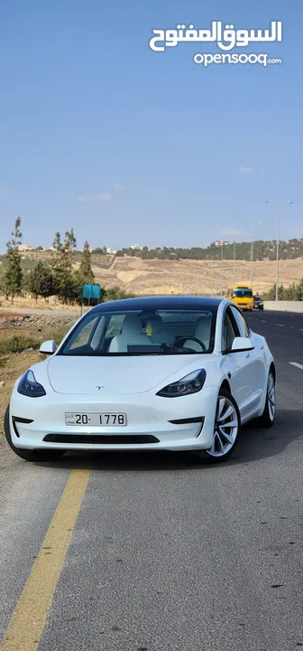 Tesla Model 3 Standerd Plus 2022 ابيض وداخليه ابيض جمرك جديد شهر 12‎ بسعر 20 الف بدون الرقم