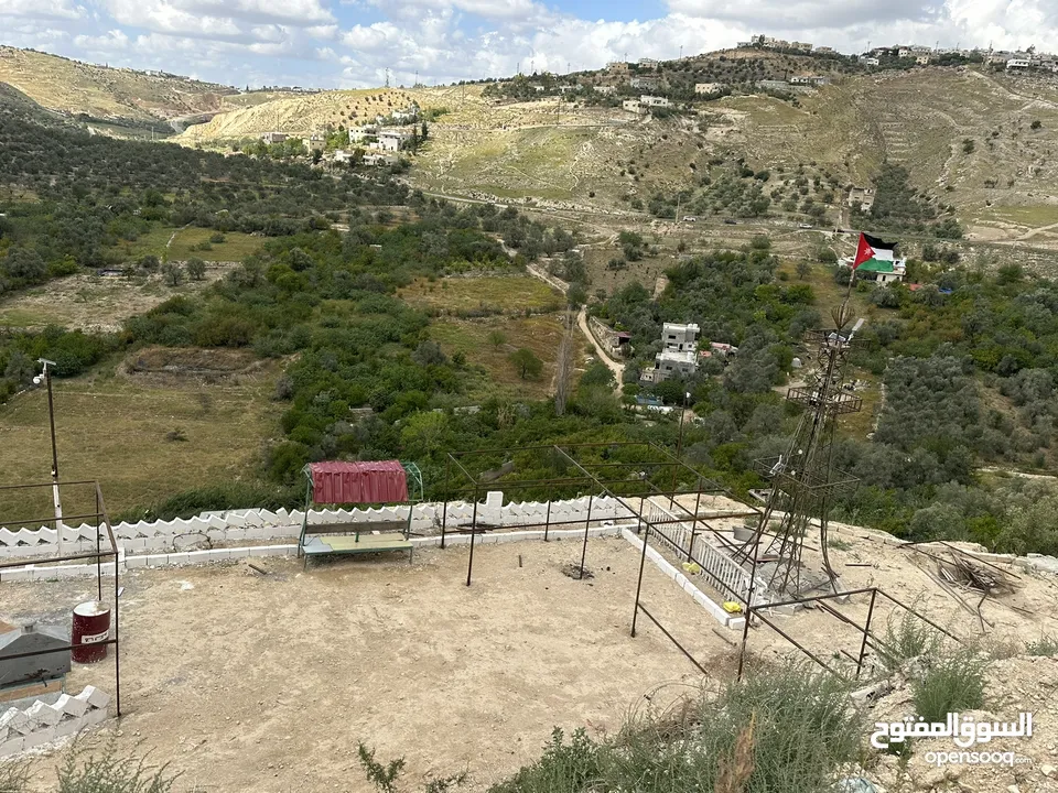 استراحة استثماريه للبيع مطله على وادي الريان قوشان مستقل 3،5 دونم مشجرة بالكامل مع مواقف سيارات