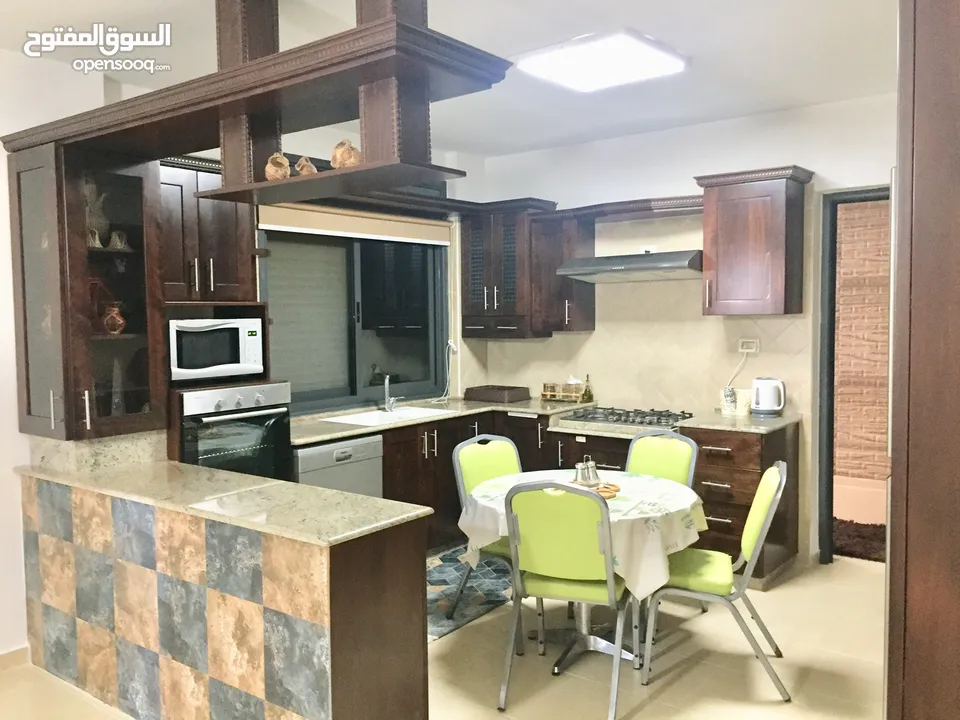 خلف الجاسمن مباشرة