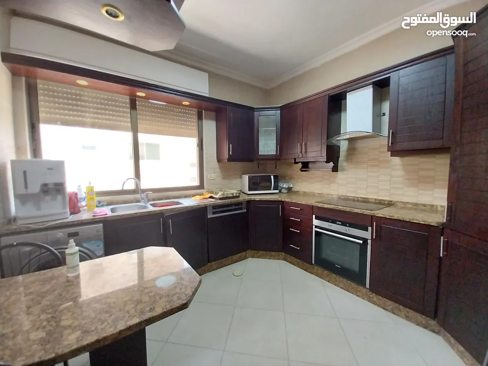 شقة للايجار في دير غبار  ( Property 33914 ) سنوي فقط