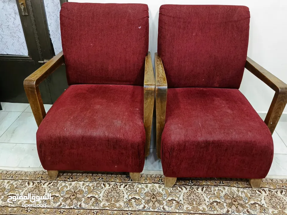 طقم كنب بحاله جيده خشب سويد 5سم