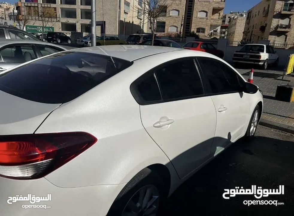 كيا k3 2018 للبيع بداعي السفر كيا لون ابيض موديل 2018 بحالة ممتازة للبيع المستعجل كاش