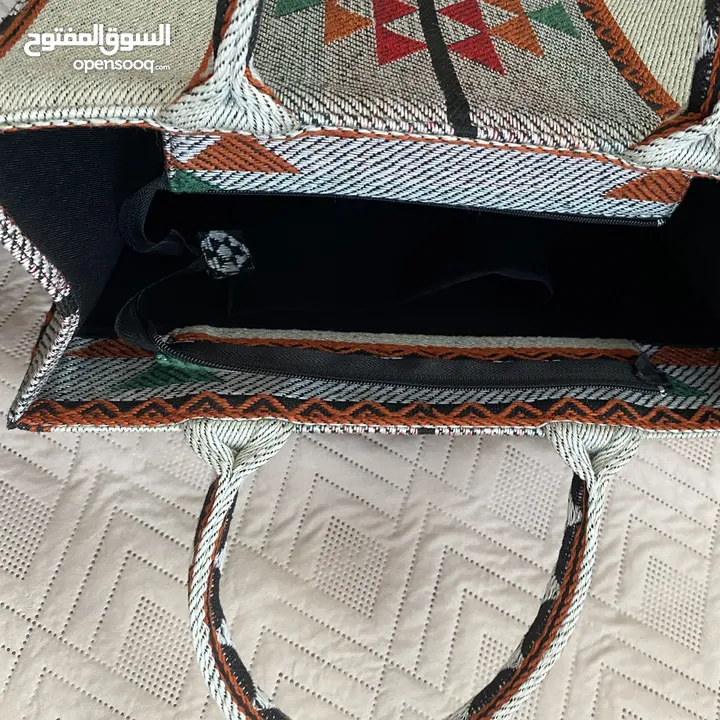 Handbag with turathi prints