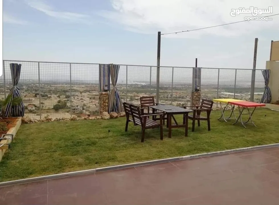شاليه مميز للبيع او للبدل بشقه او ارض