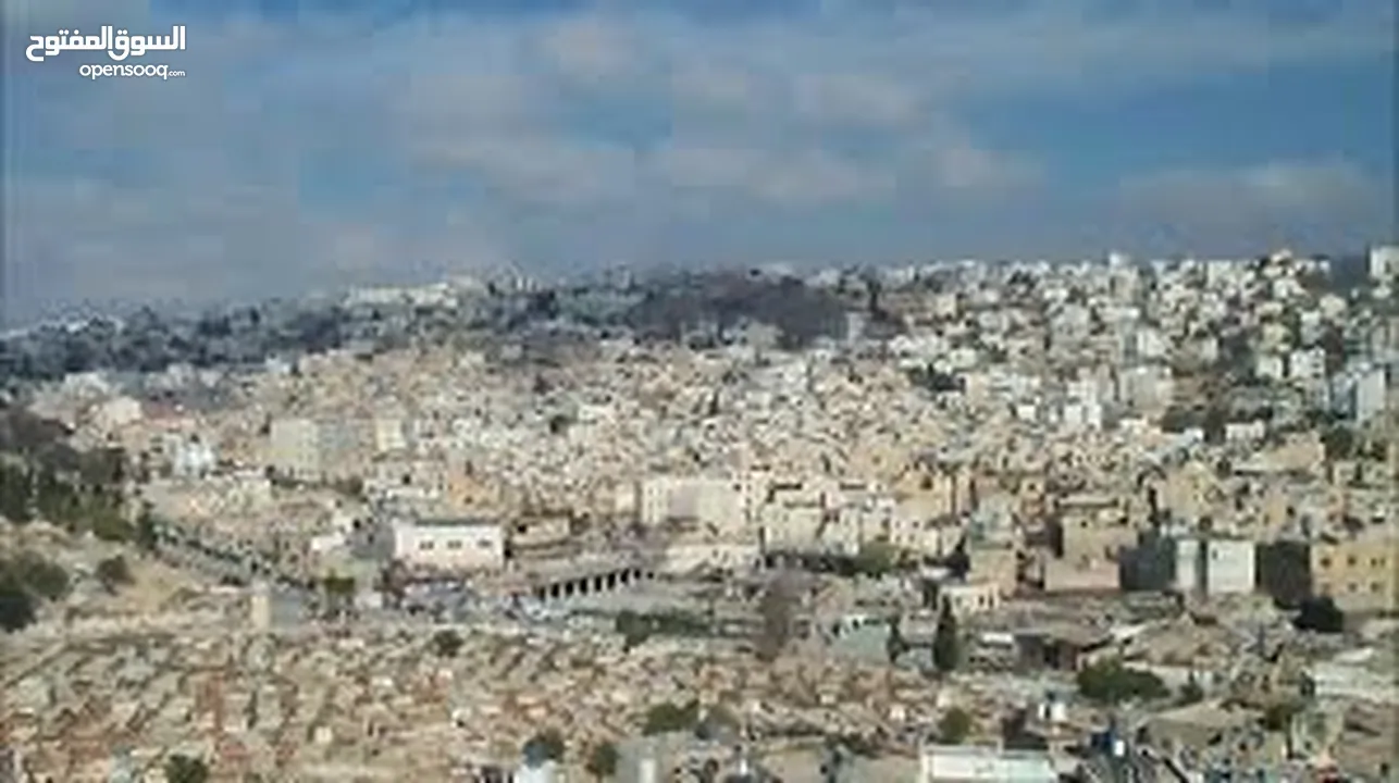 شقه مكتبية مكونه من طابقين كل طابق 50 م على شارع الحرس الرئيسي بجانب بنك فلسطين