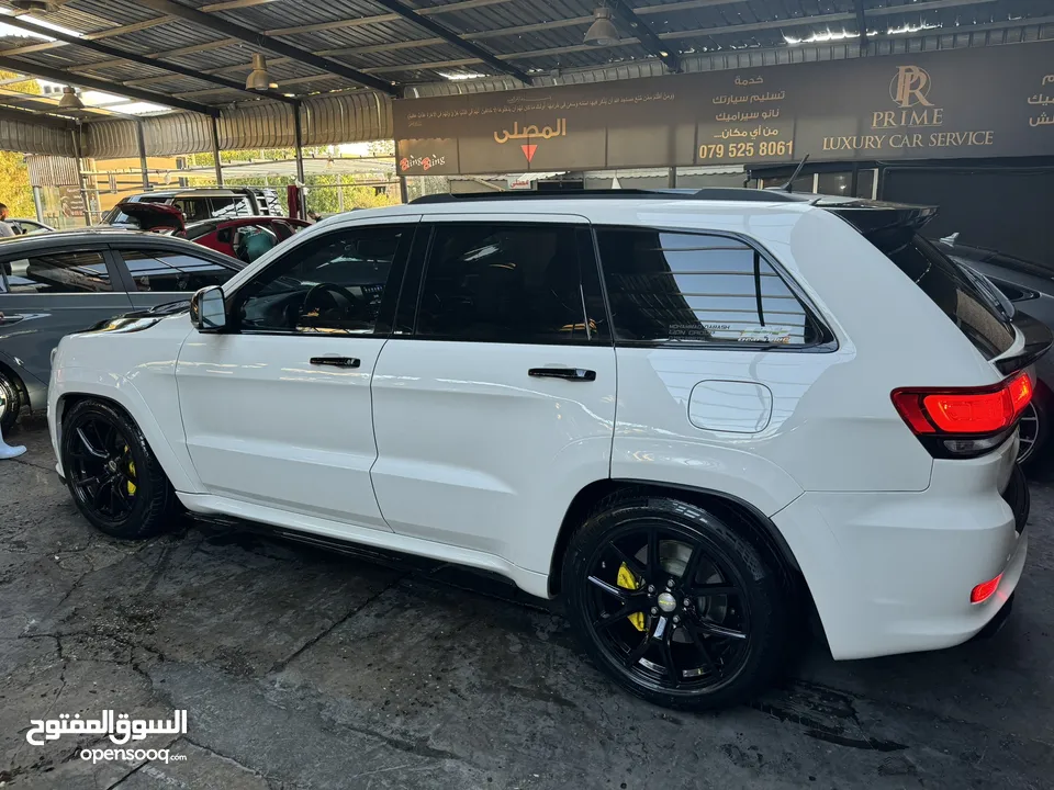 جيب شيروكي ملك العضلات الامريكي SRT8  موديل 2014 لون ابيض للايجار فقط من عند مكتب Lion  Group
