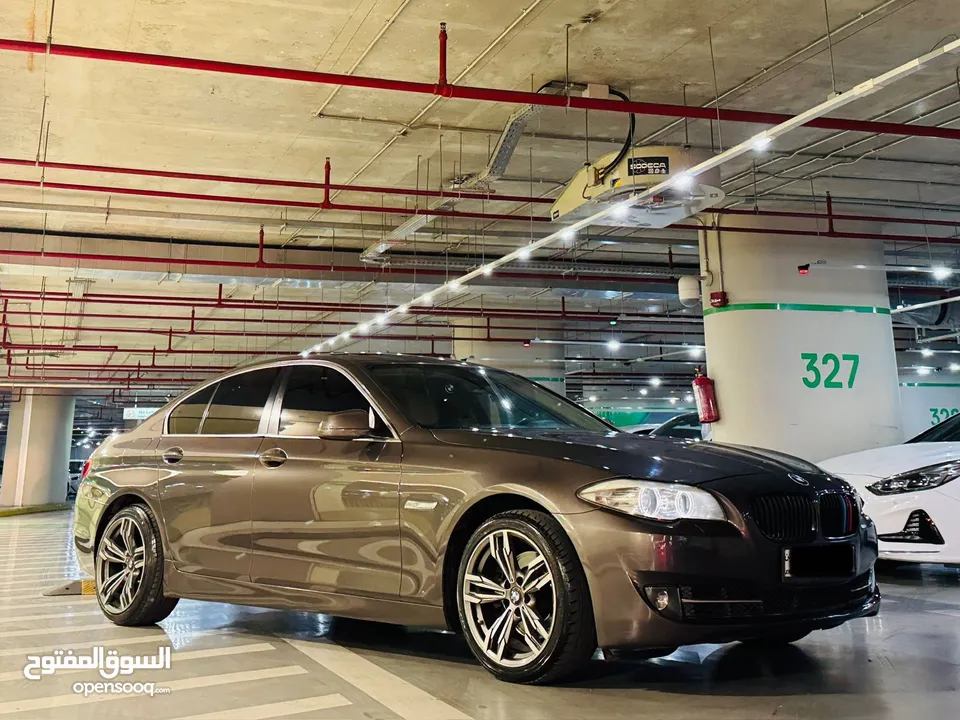 ‏‎سيارة BMW520i F10 لون نحاسي ميتالك فل الفل 2013 وارد الشركه تب نظافه