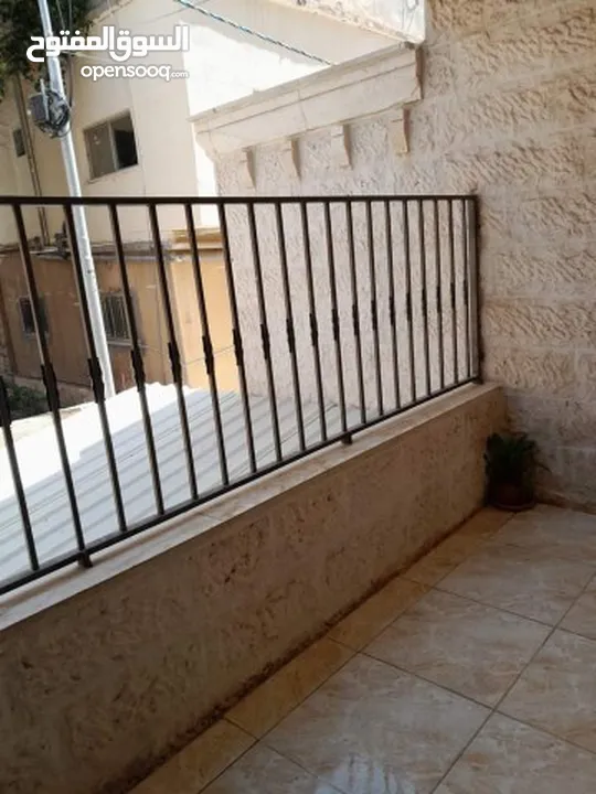 شقة طابق ارضي بالقرب من ركان المركزي واشارة الاسكان عمر البناء 7سنوات