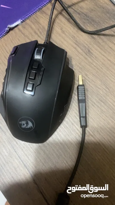 Headphones and mouse سماعات و ماوس