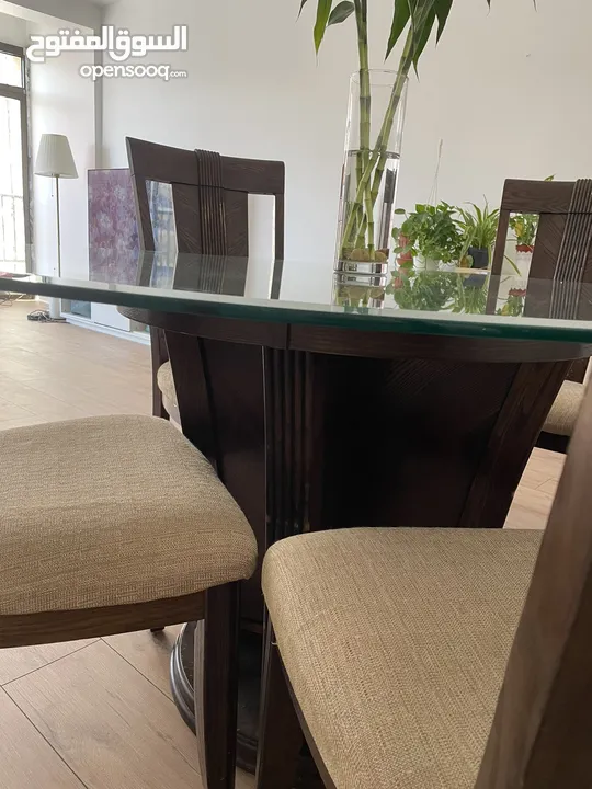 Round Dining Table