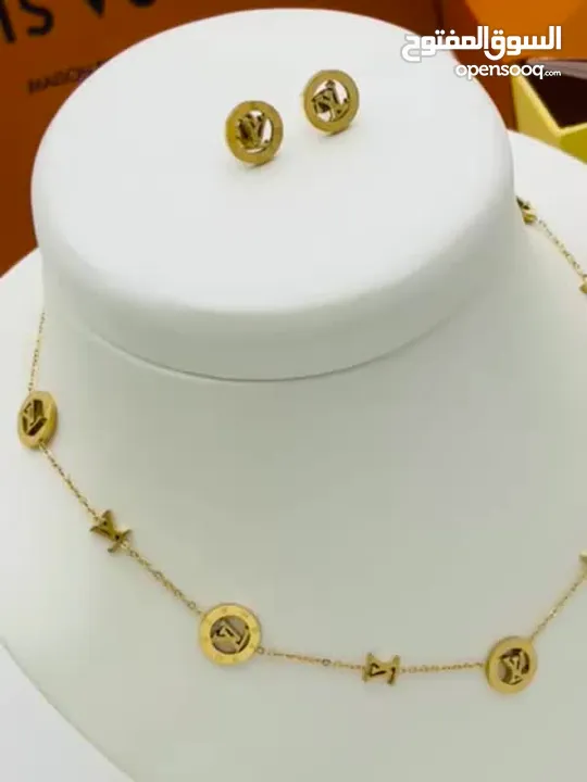 اكسسوار سلسال مع الحلق ماركات لويس فيتون وكارتير وديور وفالنتينو جميع الباراندات ماستر كوالتي