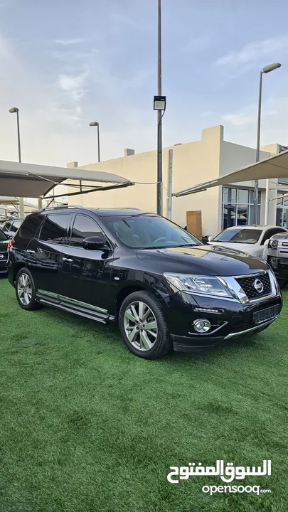 1,715 AED P.M @ 0% DP  NISSAN PATHFINDER SL 4WD 2015  WARRANTY  FULL OPTION  AMAZING CONDITION!