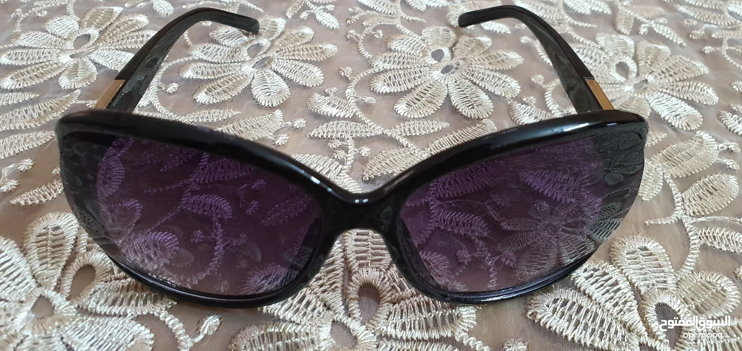 نظارتين شمسية للبيع مع العلب الأصلية