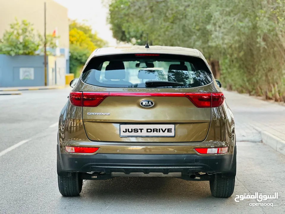 KIA SPORTAGE2.0L 2016 MODEL WITH WELL-MAINATINED AND LOW MILEAGE CAR