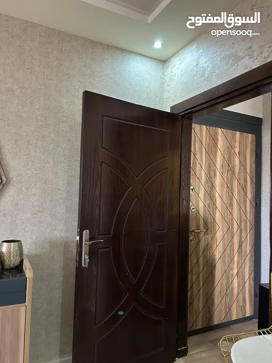 شقة للبيع طريق المطار ضاحية الأمير علي العمارة بناء جديد من خمس سنين