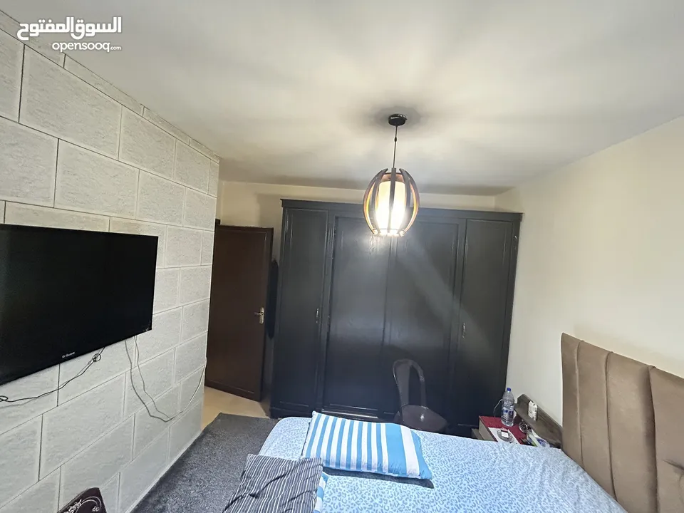 شقة طابق رابع اخير مع روف واطلالة مميزة جدا بسعر لقطة