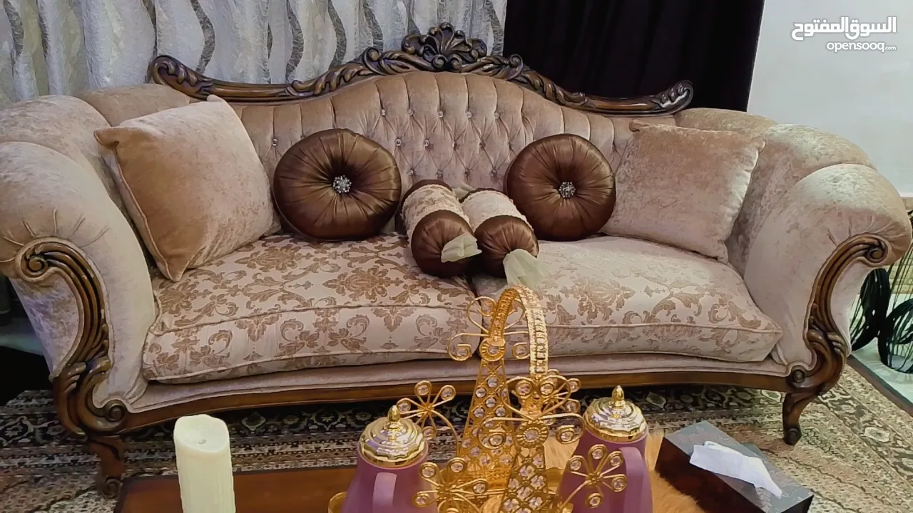 طقم غرفة الضيوف كامل....