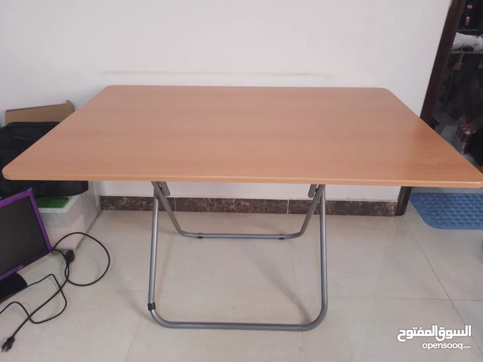 wooden table طاوله خشبيه