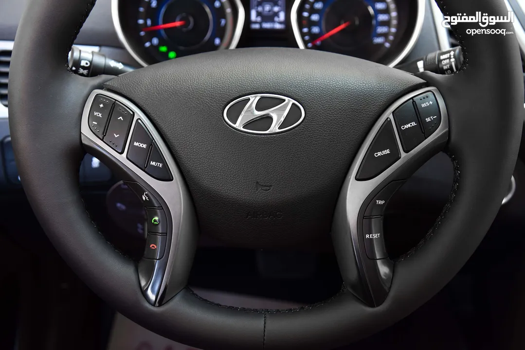 هيونداي افانتي بحالة ممتازة Hyundai Avante 2015