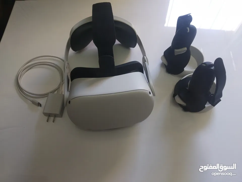 Meta Quest 2 (128GB) + Accessories  نظارة VR للبيع بحالة ممتازة