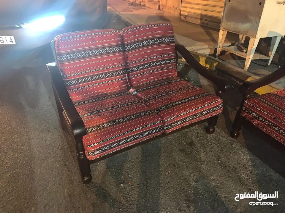 طقم كنب مورس خشب زان تنجيد جديد بسعر 110دنانير