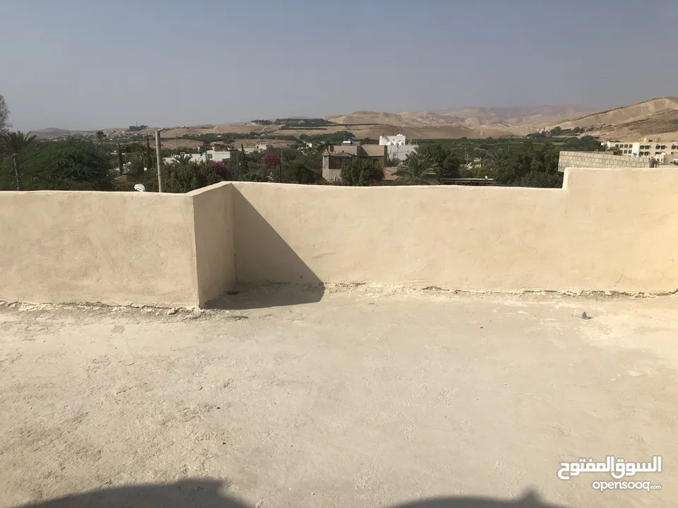 شاليه مساحة 800م منطقة الروضة قابل للبدل