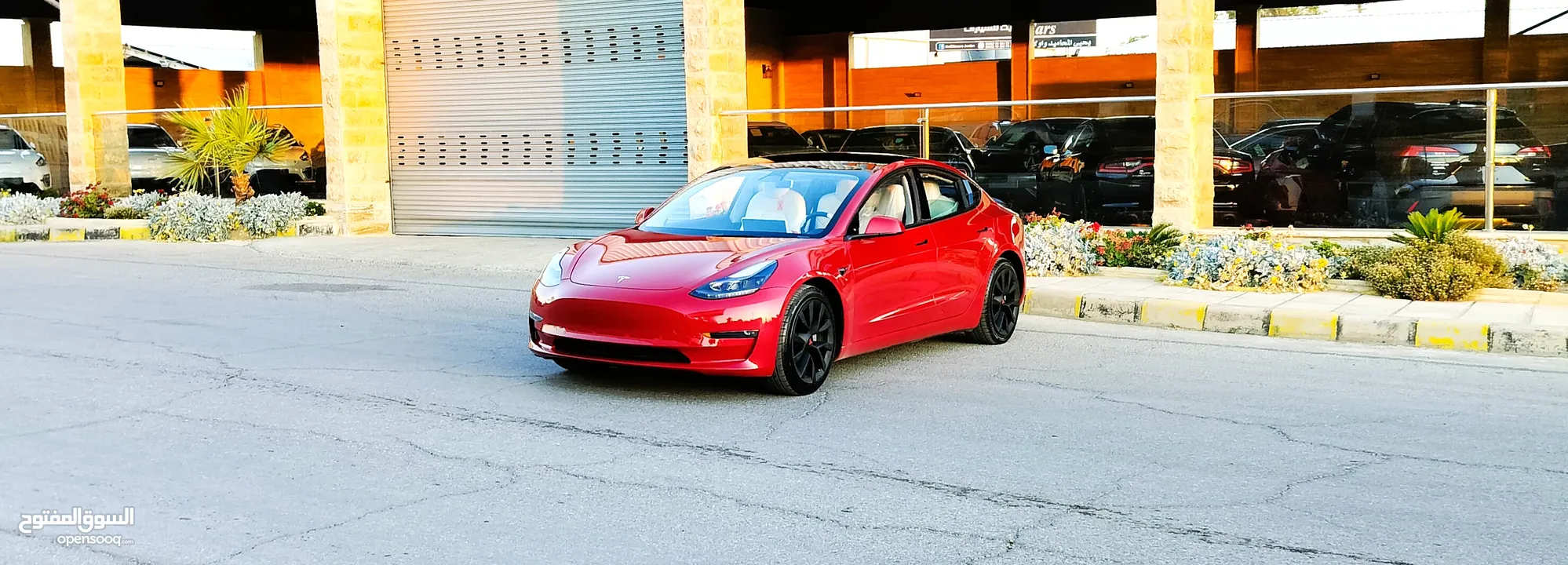 تيسلا 2022 model 3 فحص كامل 4 جــيـــد بدون ملاحظات غرفة جلد ابيض لون مميز بحالة الوكالة بسعر لقطة