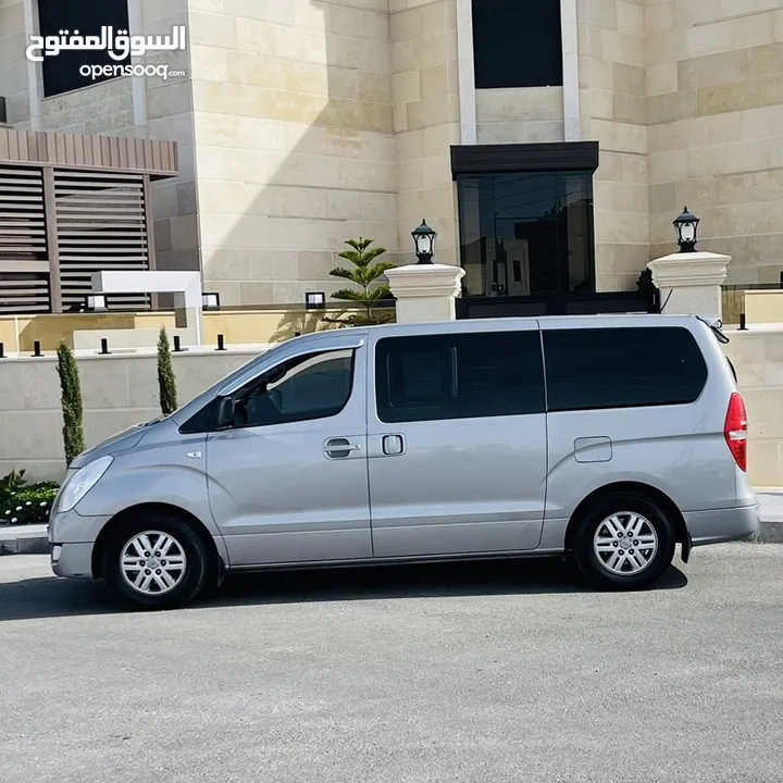 باص مع السائق لخدمات التوصيل من والى المطار والمعابر الحدوديه وللرحلات السياحيه vip