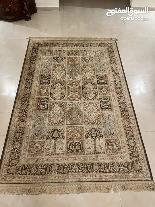 سجاد مستعمل اللون بيج للبيع بحاله جيده