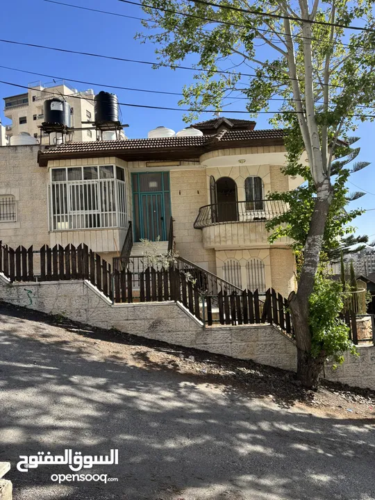 بيت مستقل للبيع مكون من طابقين سكنتين منفصلتين