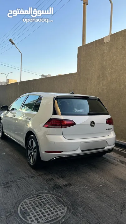 سيارة E-Golf للبيع بسعر ممتاز  كاش فقط