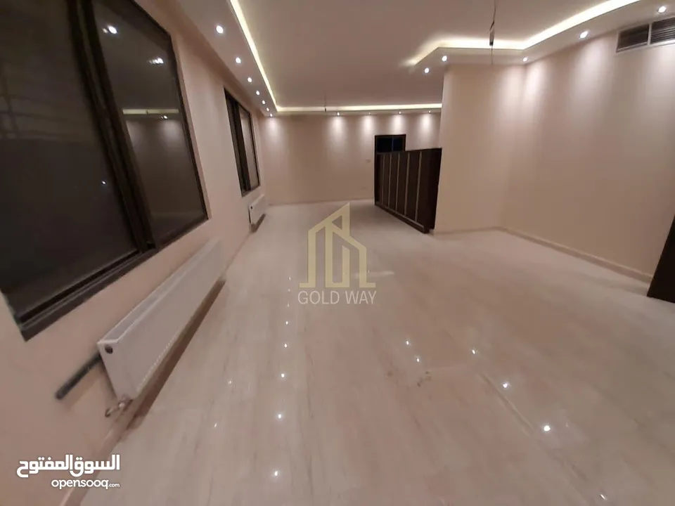 شقة مميزة للبيع طابق ثاني مع روف 250م في أجمل مناطق خلدا بسعر مغري/ ref 9171