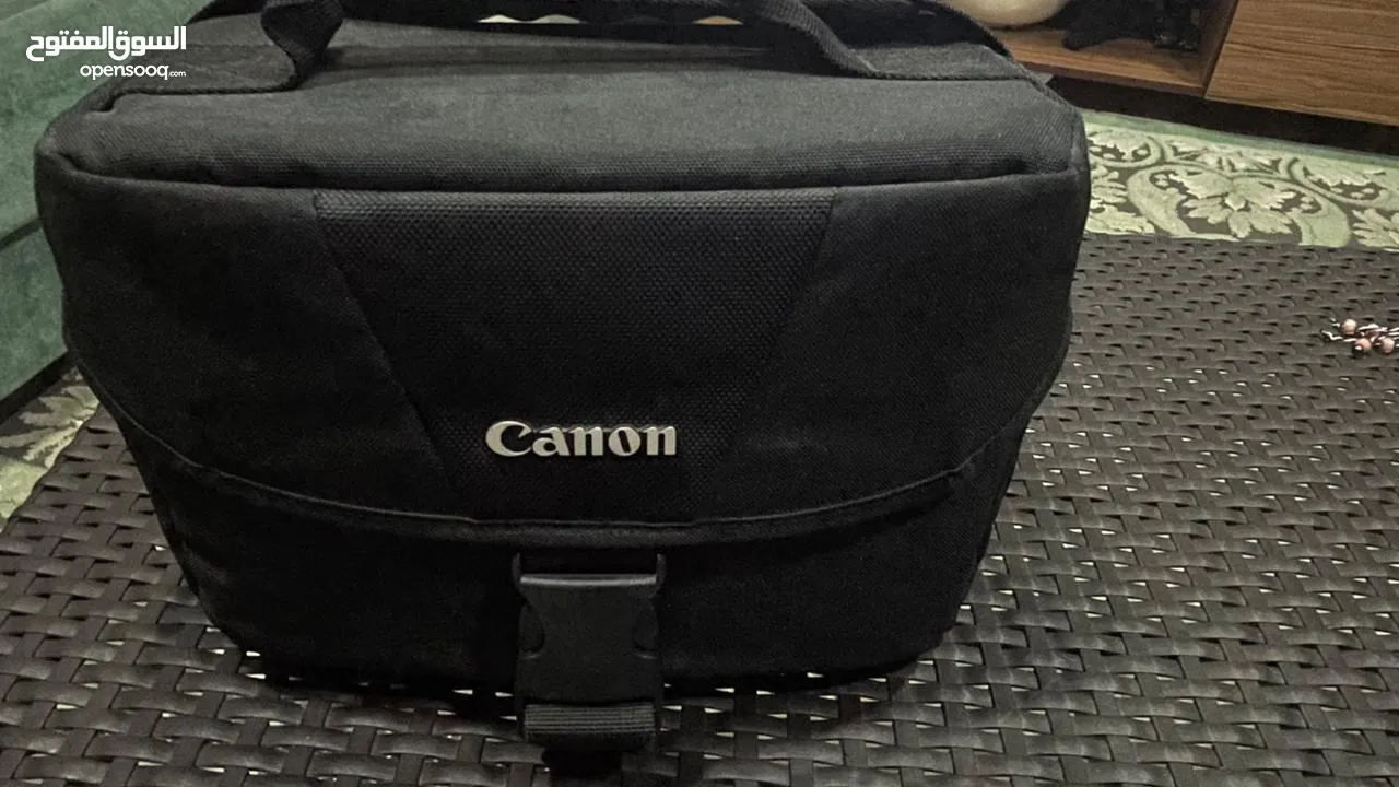Canon  EOS T7 (2000d)كاميرا  للبيع مع عدستين واكسسوارات كامله