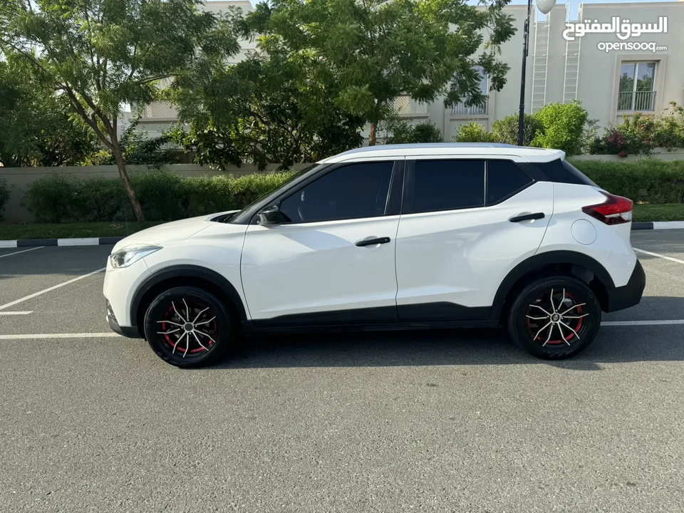 Nissan kicks clean &neat no accidents gcc specs  Odo : 158k km  نيسان كيكس خليجي ما يحتاج درهم