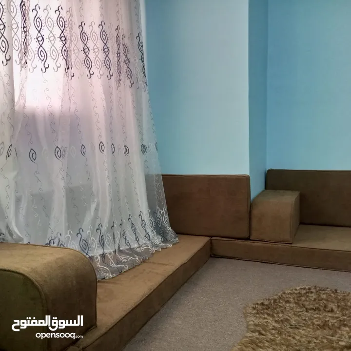 شقه للبيع مع العفش