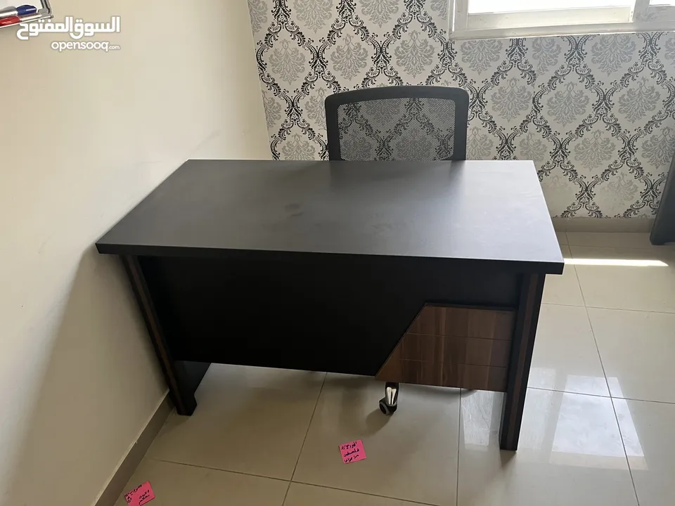 عفش مكتب بحالة الجديد استخدام شهرين فقط
