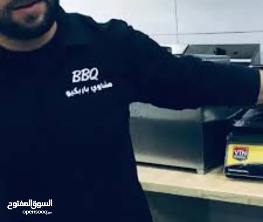 بلوزة موظفين فيزت جاليهات مع شعار باجات