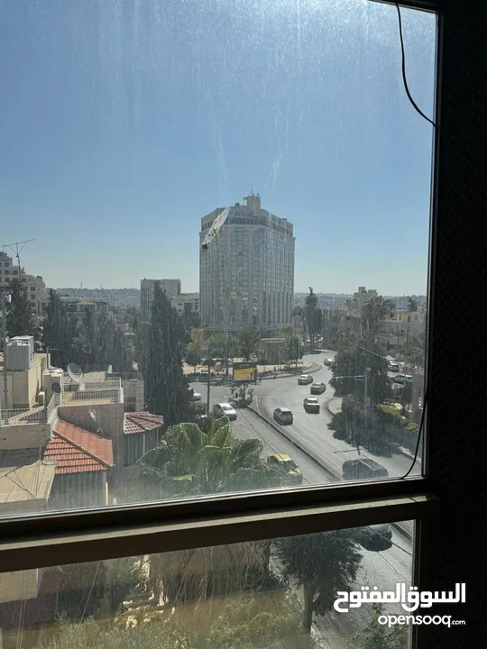 مكتب تم تجديده حديثاً جاهز للإيجار يقع بالقرب من الدوار الثاني بمساحة 180م