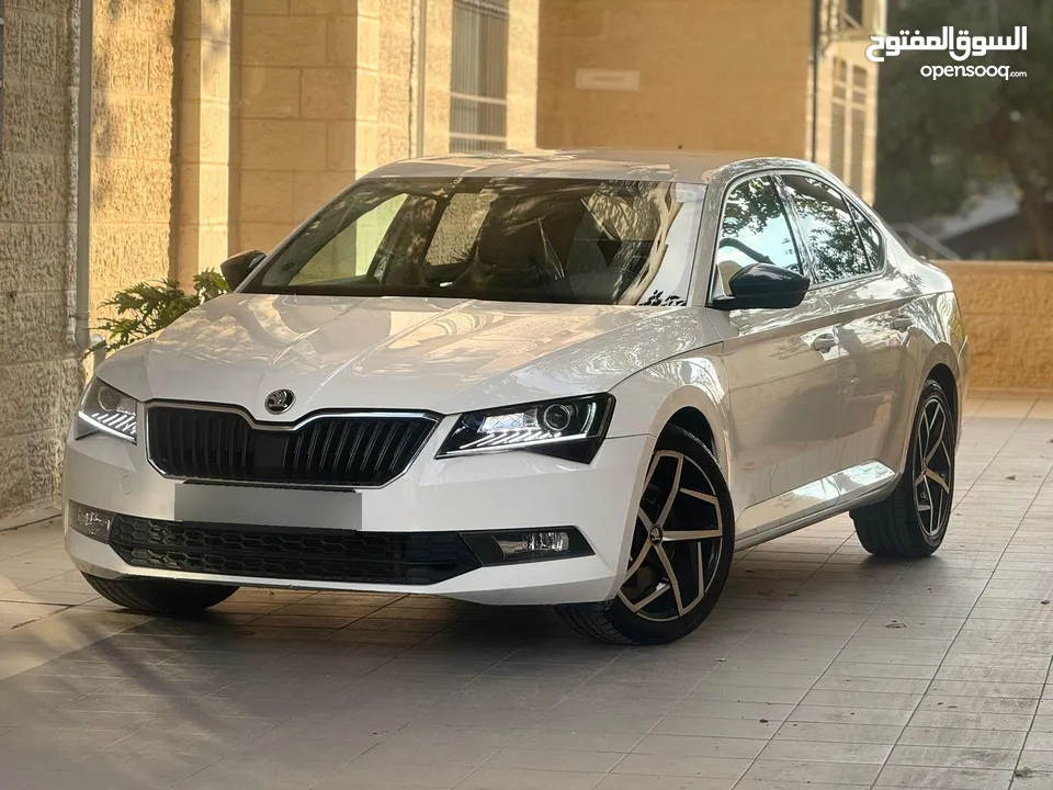 سكودا سوبيرب موديل2020 وترخيص 2019 فحص ممتاز ولا غرام بويه  مطور 1500 بنزين