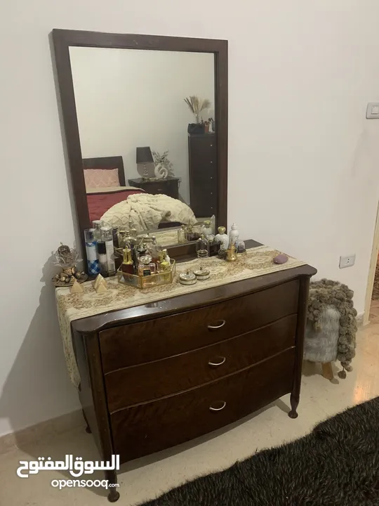 غرفه نوم للبيع حاله ممتازه جدا