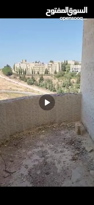 شقه سكنه غير مشطبه في منطقه بير زيت بناء جديد