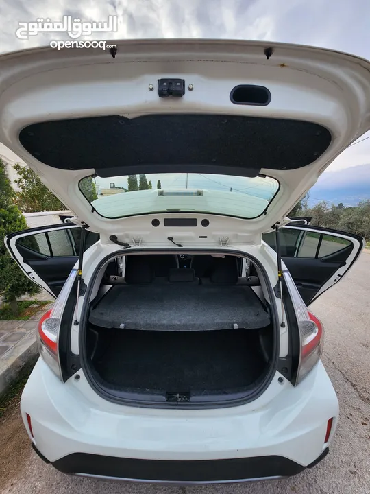 تويوتا بريوس سي 2018  للبيع    TOYOTA   PRIUS C 2018 for Sale   موديل 2018   ترخيص جديد لغاية 2/2026