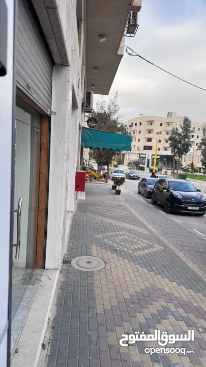 للبيع – مخازن بموقع تجاري مميز