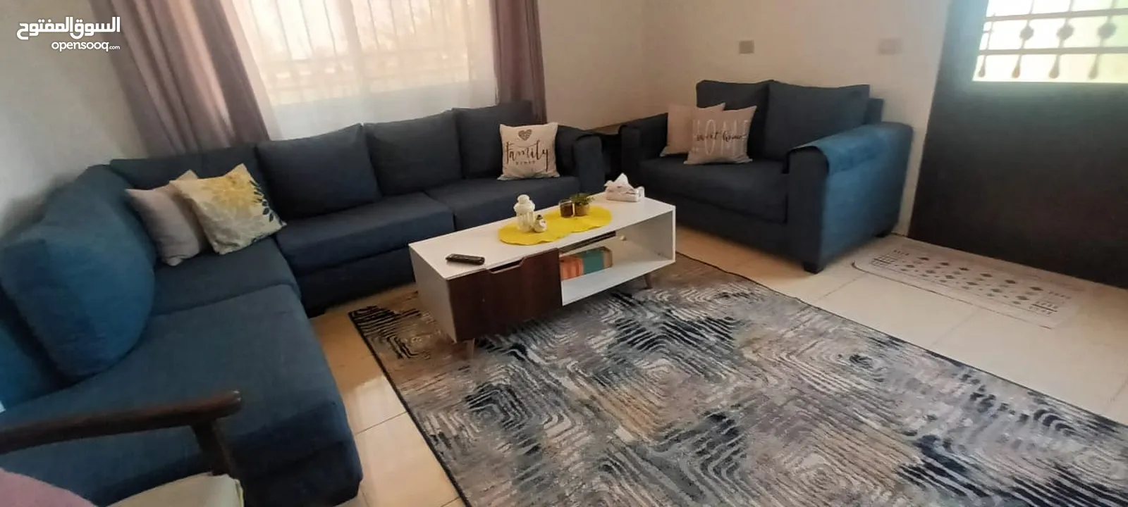كنب كورنر مع طاولة نص مع طاولة شاشة كلهم طقم كامل