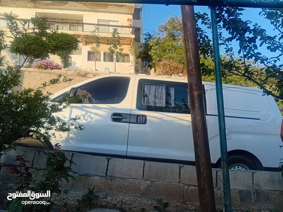باص هيونداي van H1  ابيض