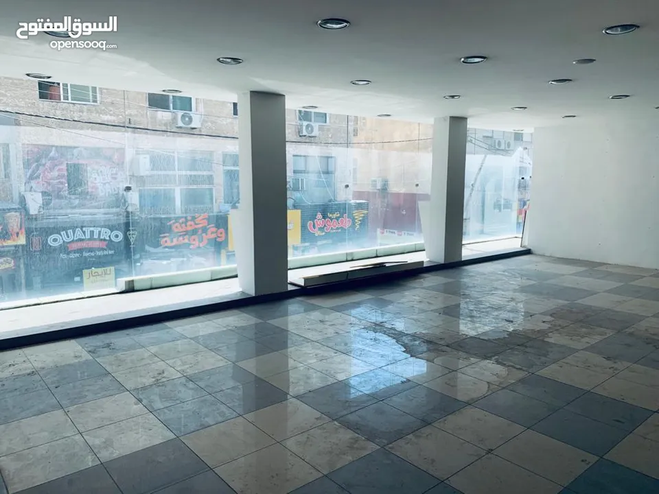 معرض تجاري في موقع مميز للبيع  الرقم المرجعي : 2686