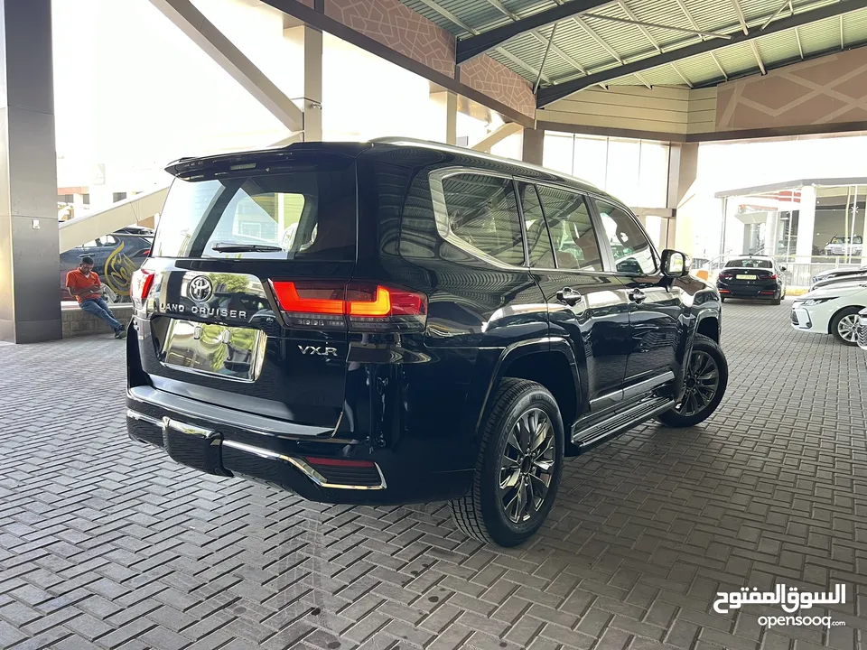 TOYOTA LANDCRUISER VXR ( معرض الحضر )