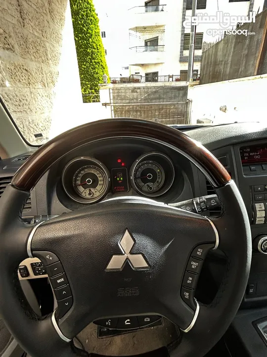 mitsubishi pajero 2012 فل اوبشن للبيع او للبدل